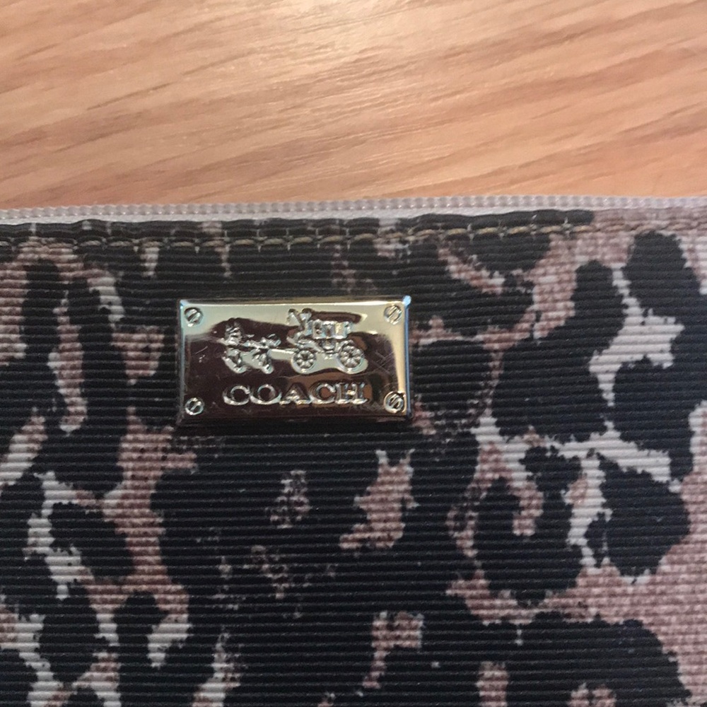 Coach wristlet - Picture 3 of 7